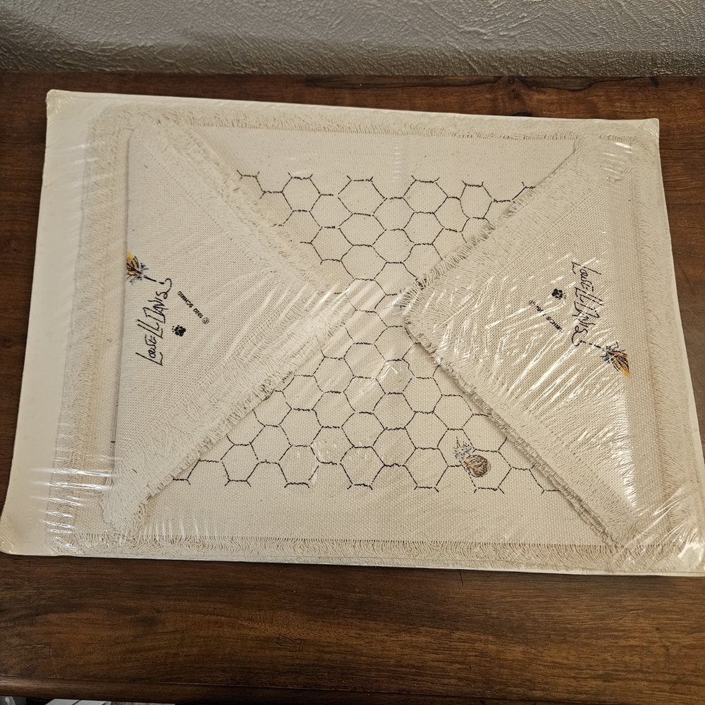 Lowell Davis Set Of 4 Placemats And Napkins, Chicken Wire & Feathers New Sealed